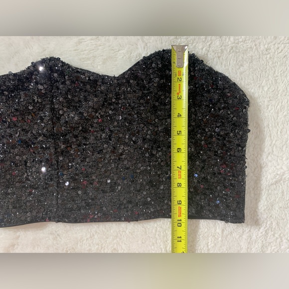 Crop top black sequin top with back closure size L (8/10) - Picture 3 of 8